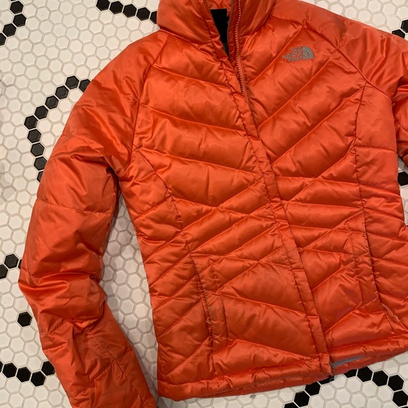 😎 Bright colored NORTH FACE jacket 😎 - Picture 2 of 5